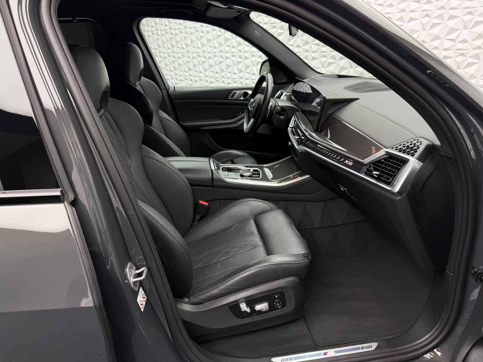 Fahrzeugabbildung BMW X5 40d XDRIVE/M-PAKET/ACC/H&K/AHK/LED/CARBON/HUD