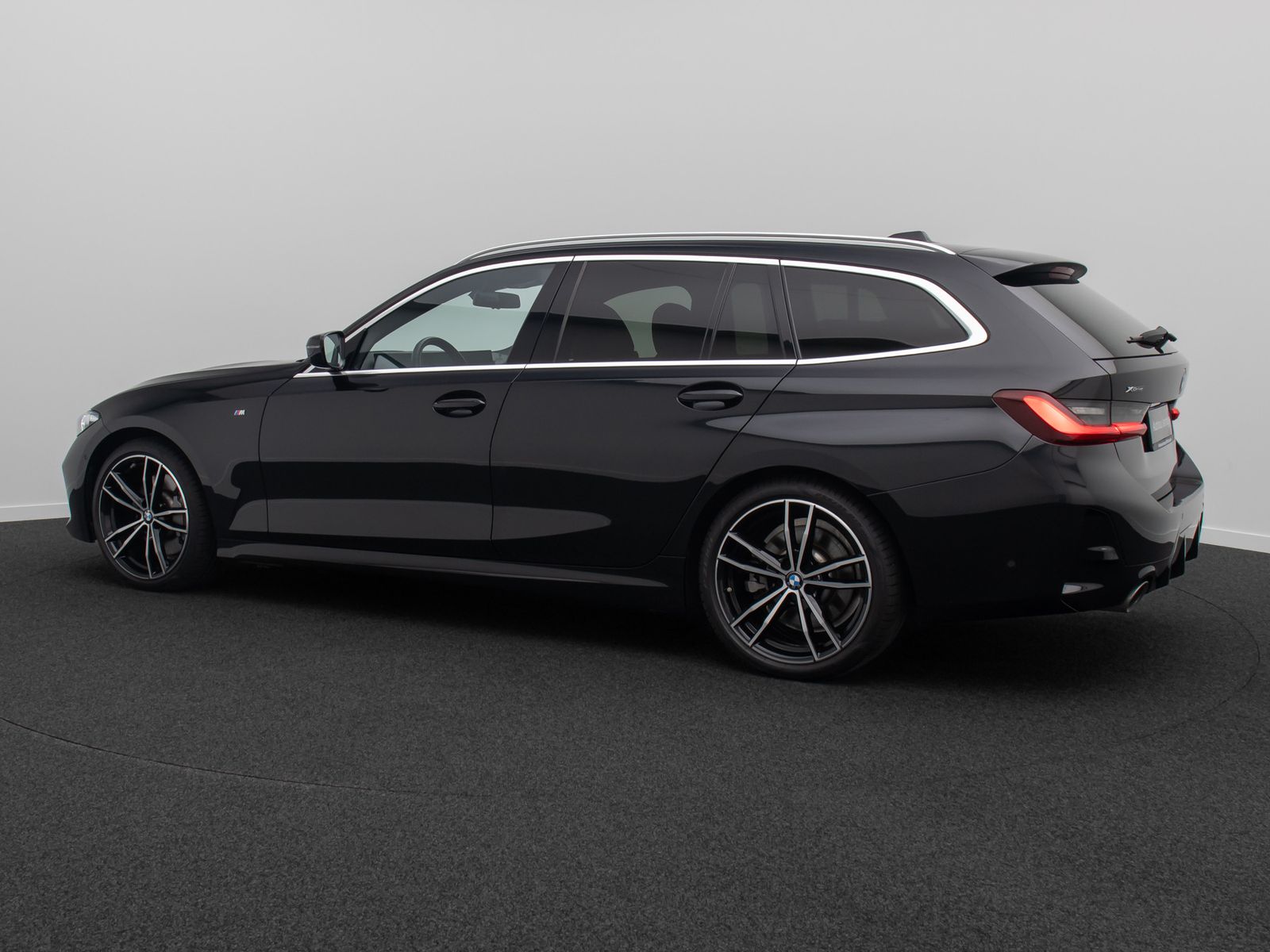 Fahrzeugabbildung BMW 330d xD M Sport DAB Kamera HUD Panorama HiFi 19"