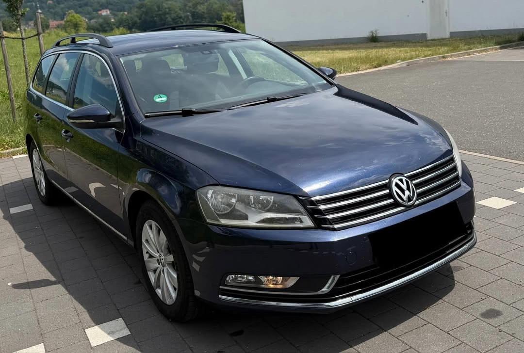 Volkswagen Passat 2011 — салон
