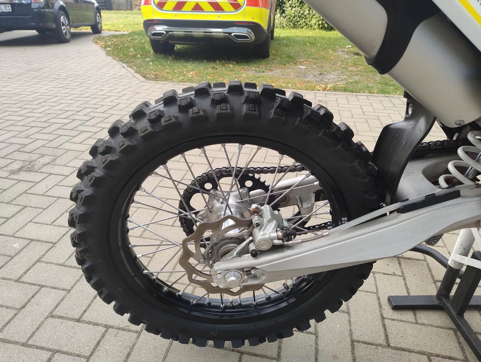 Husqvarna  2015 — двигун 250 cm³, 53 HP (39kW)