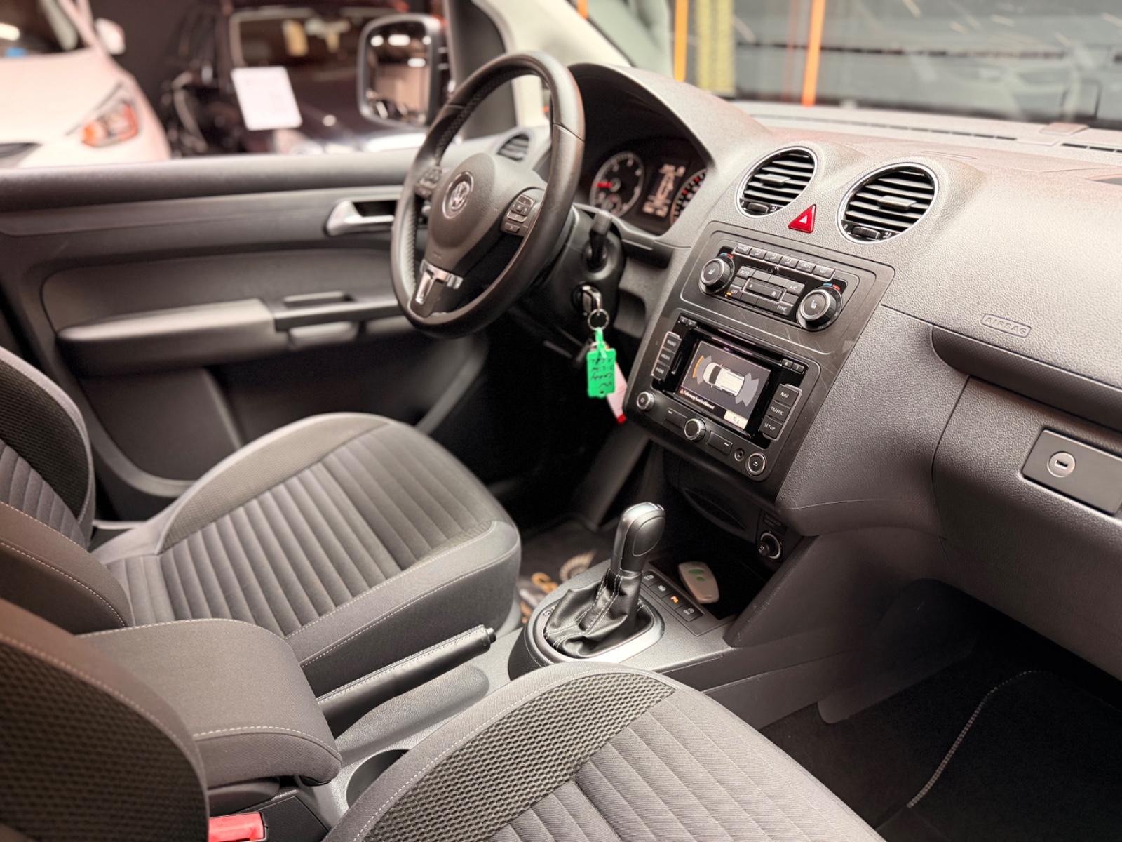 Volkswagen Caddy Maxi Kombi / Navi /7-Sitzer/Rollstuhl-Kran
