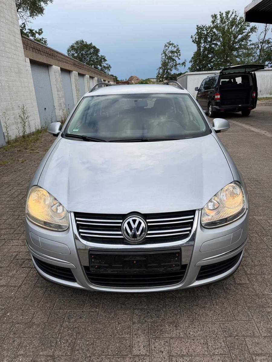 Volkswagen Golf 2008 — rear view