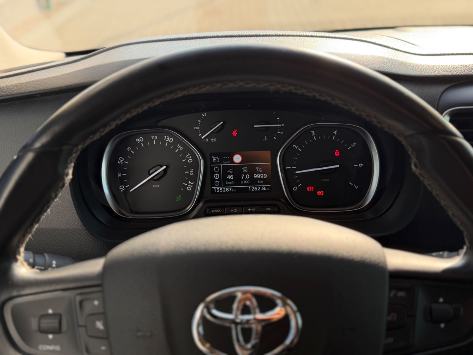 Proace Verso L1 Family 2.0 D-4D 8 Sitzer Navi