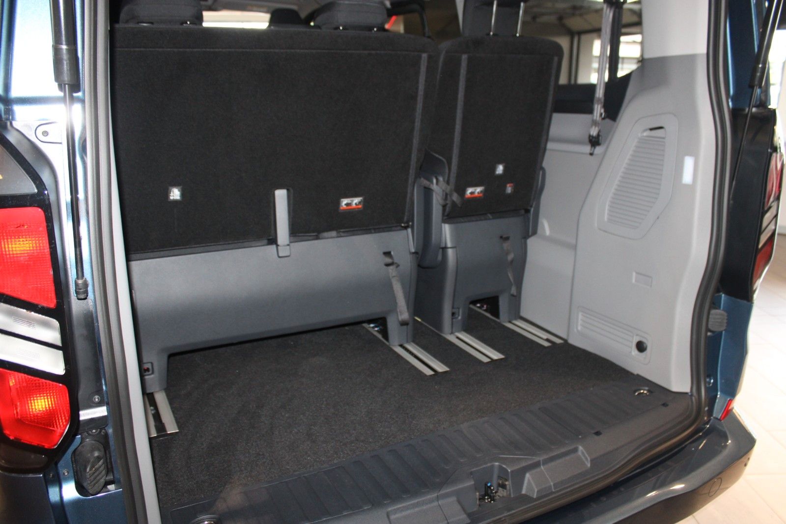 Fahrzeugabbildung Ford Tourneo Custom L1 Titanium 8-Sitze LED NAVI AHK