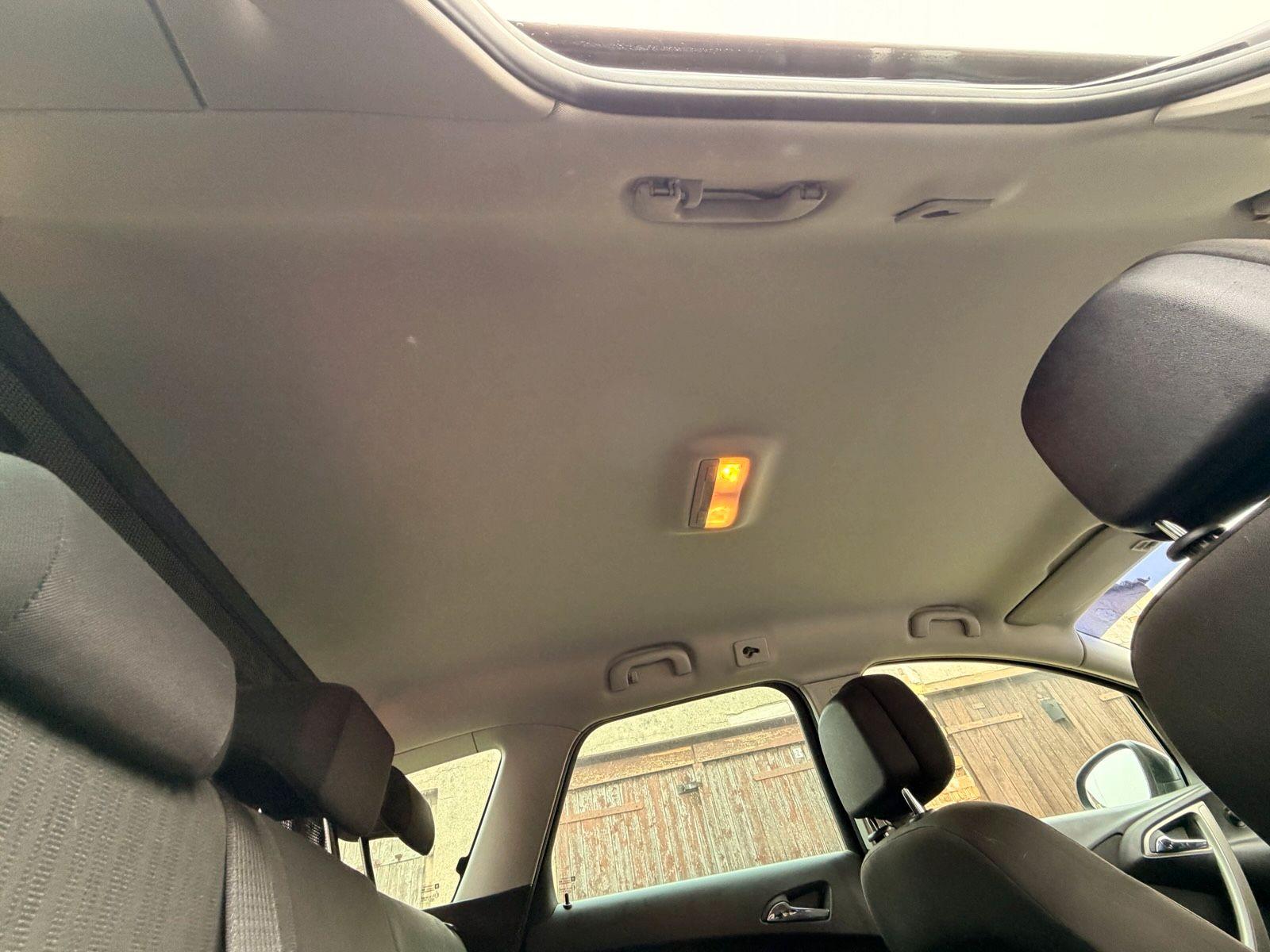 Opel Astra 2011 — photo 8