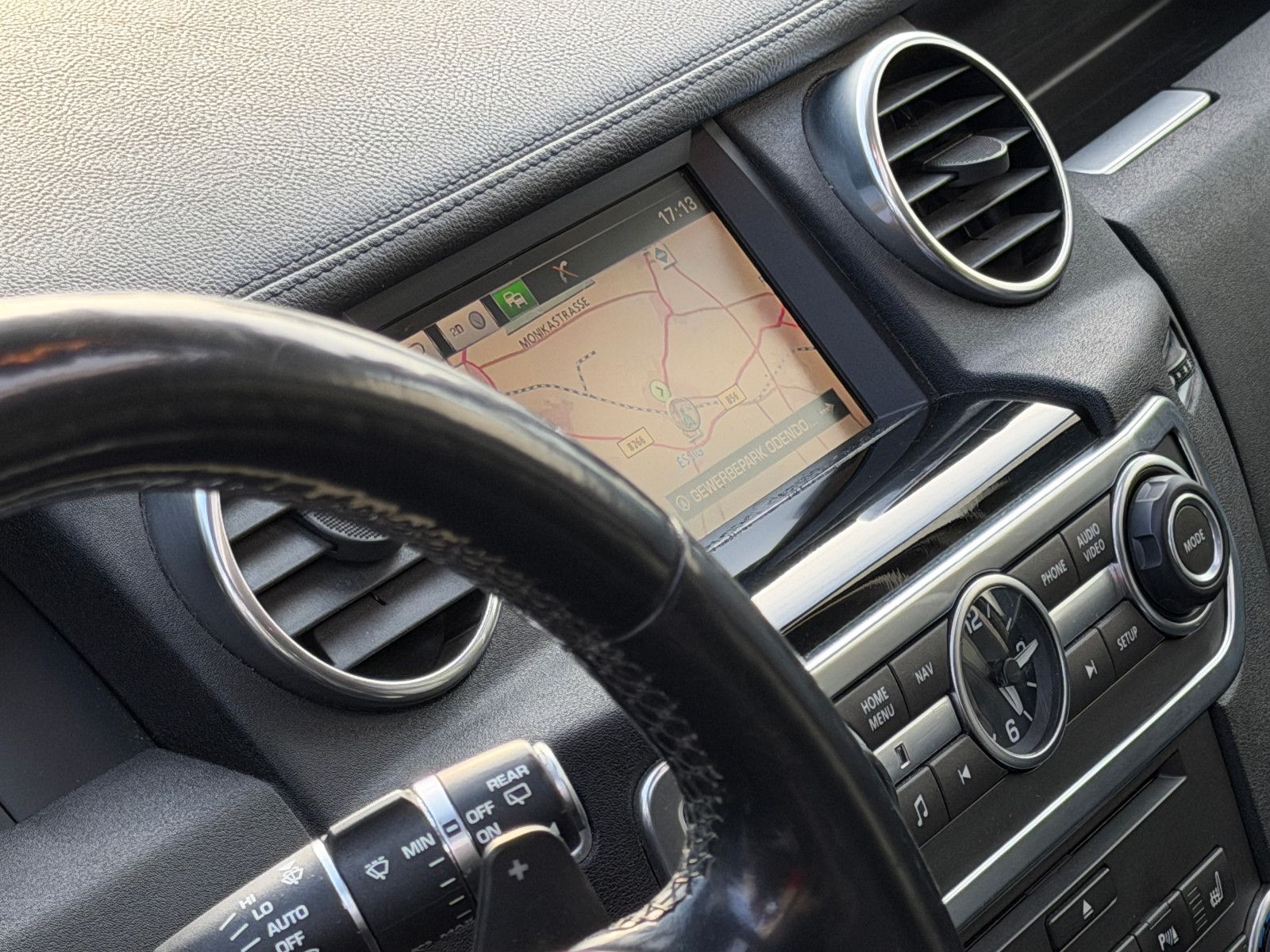 Fahrzeugabbildung Land Rover Discovery 4 SDV6 HSE/1-HAND/DEUTSCH/VOLL/PANO/LE
