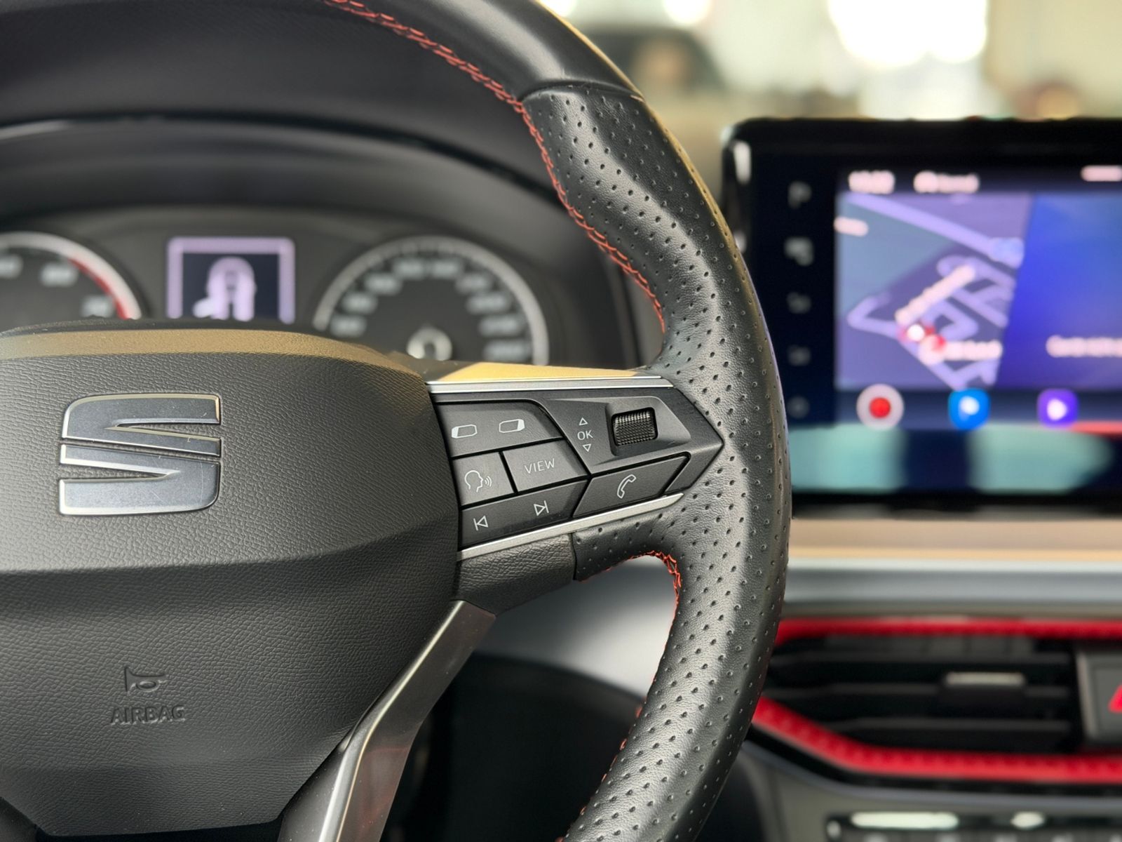 Fahrzeugabbildung SEAT ARONA 1.5 TSI DSG FR KLIMA NAV RFK ACC SHZ 17"