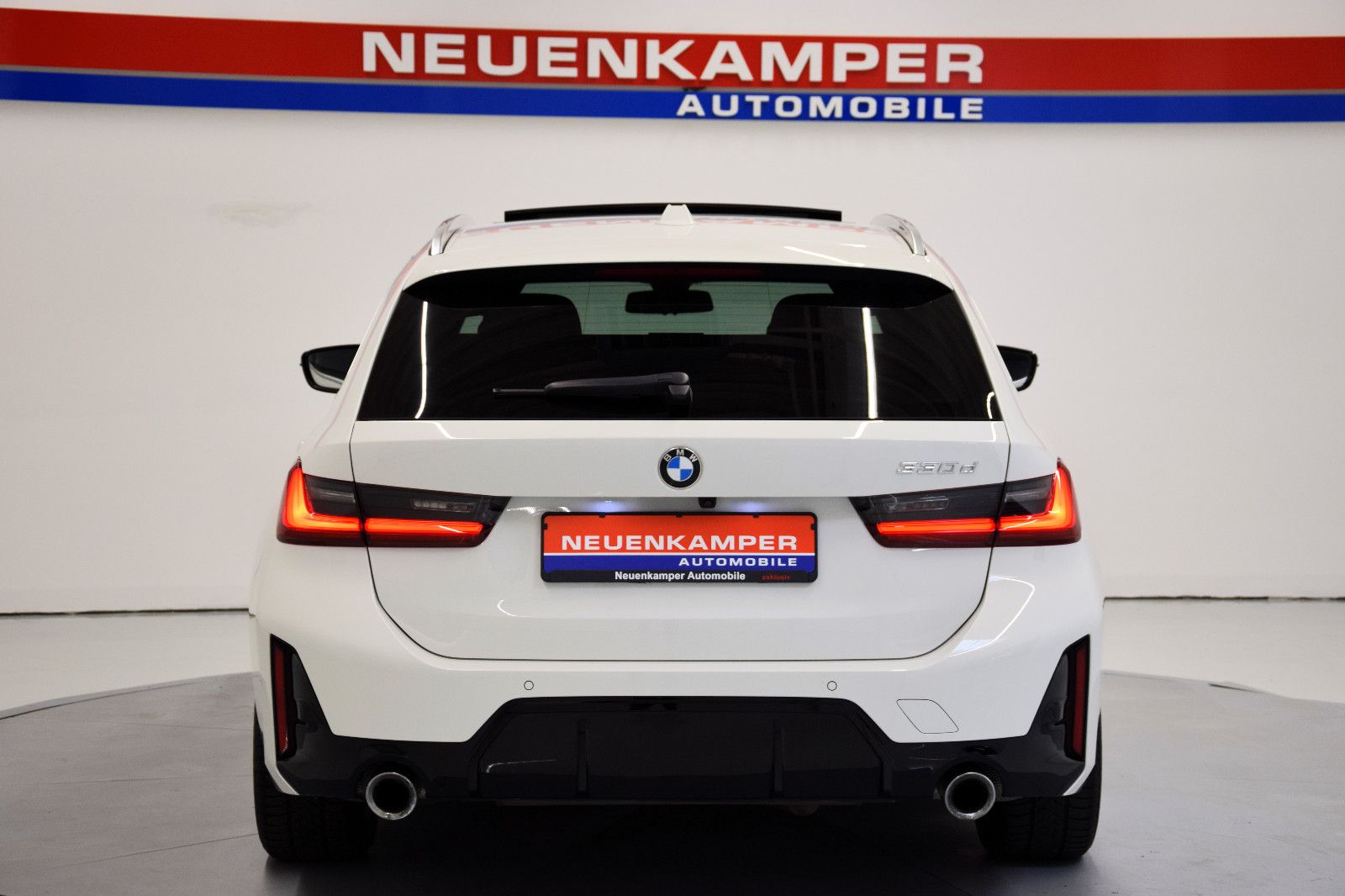 Fahrzeugabbildung BMW 330d Touring M Sport Panorama ACC HuD Memory LED