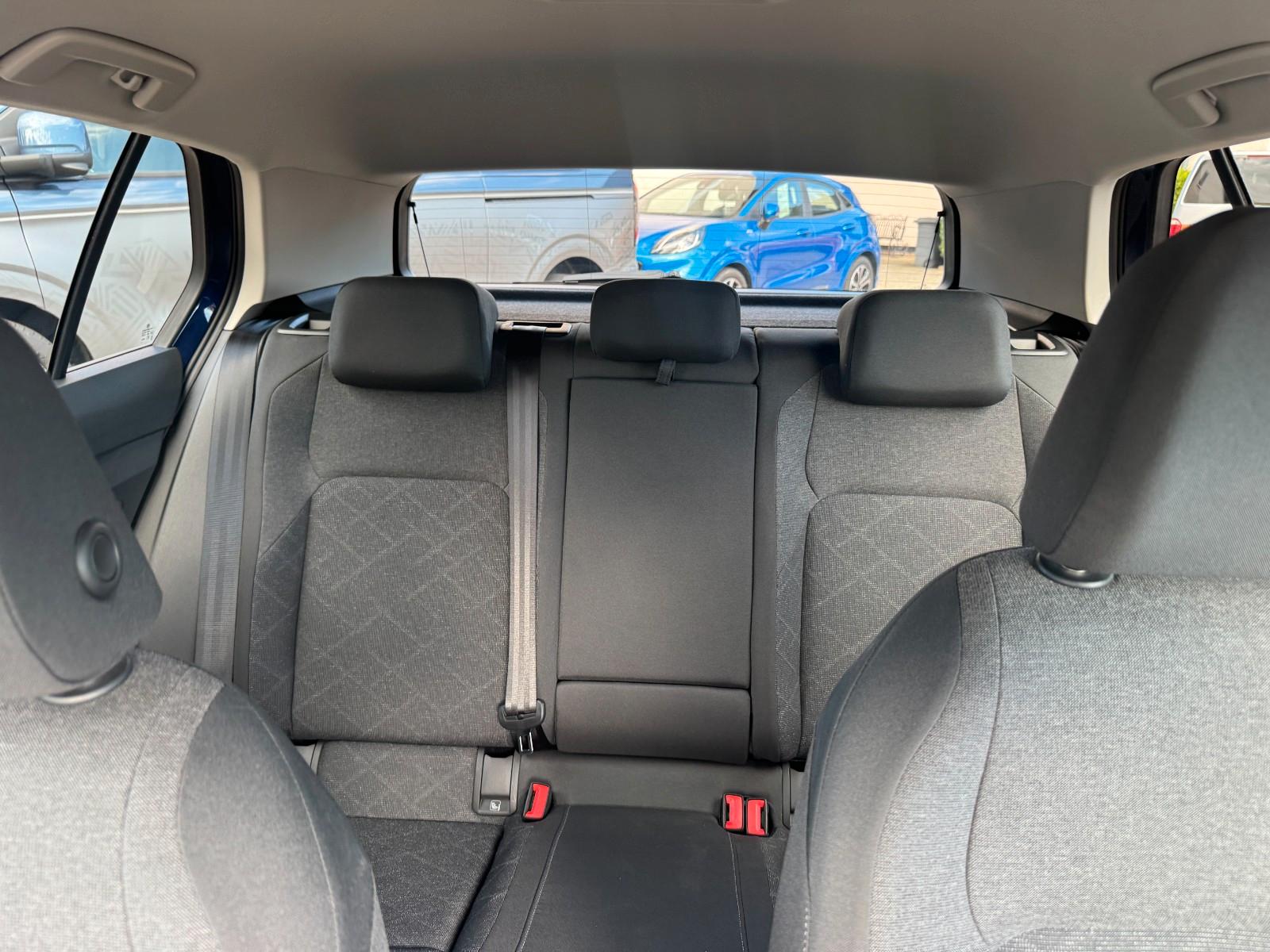 Volkswagen Golf VIII Lim. Life Business