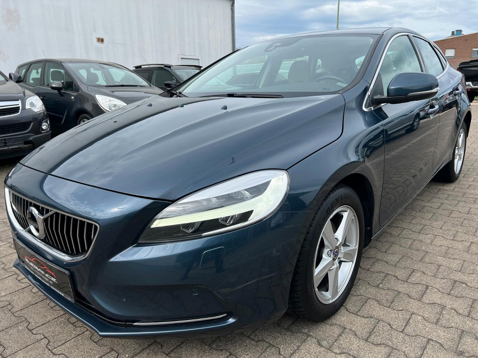 Volvo V40 D2 1.HAND VOLL SCHEKHEFT LED LEDER NAVI
