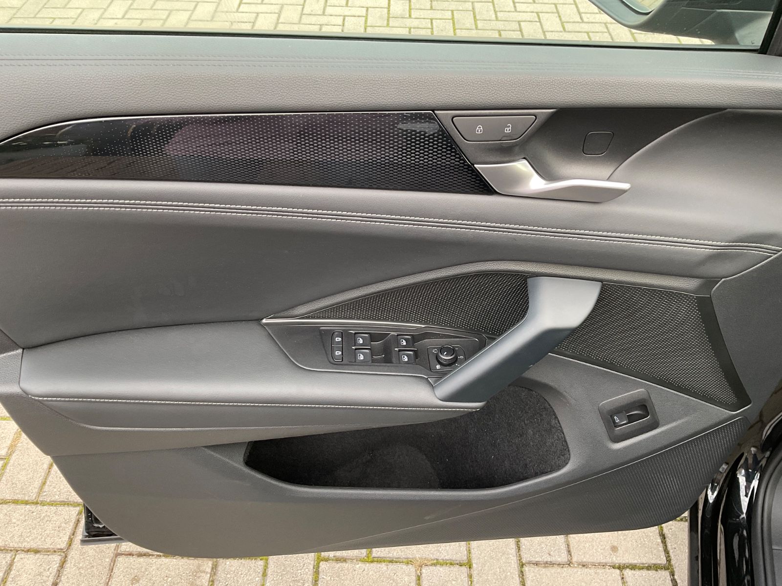 Fahrzeugabbildung Volkswagen Tayron 2.0 TDI 4M,AHK,Navi,Kamera,7-Sitzer,IQ