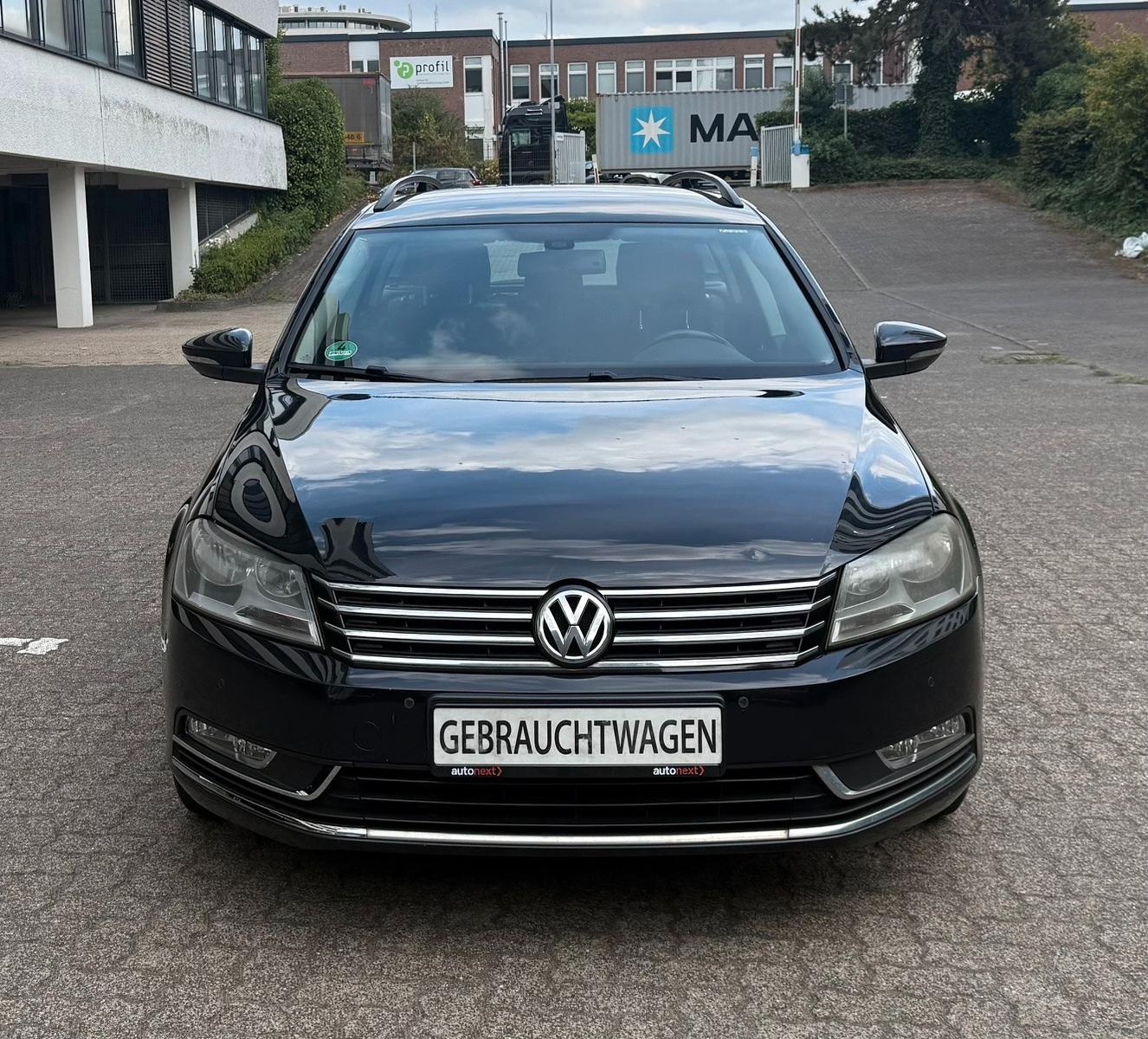 Volkswagen Passat 2012 — interior