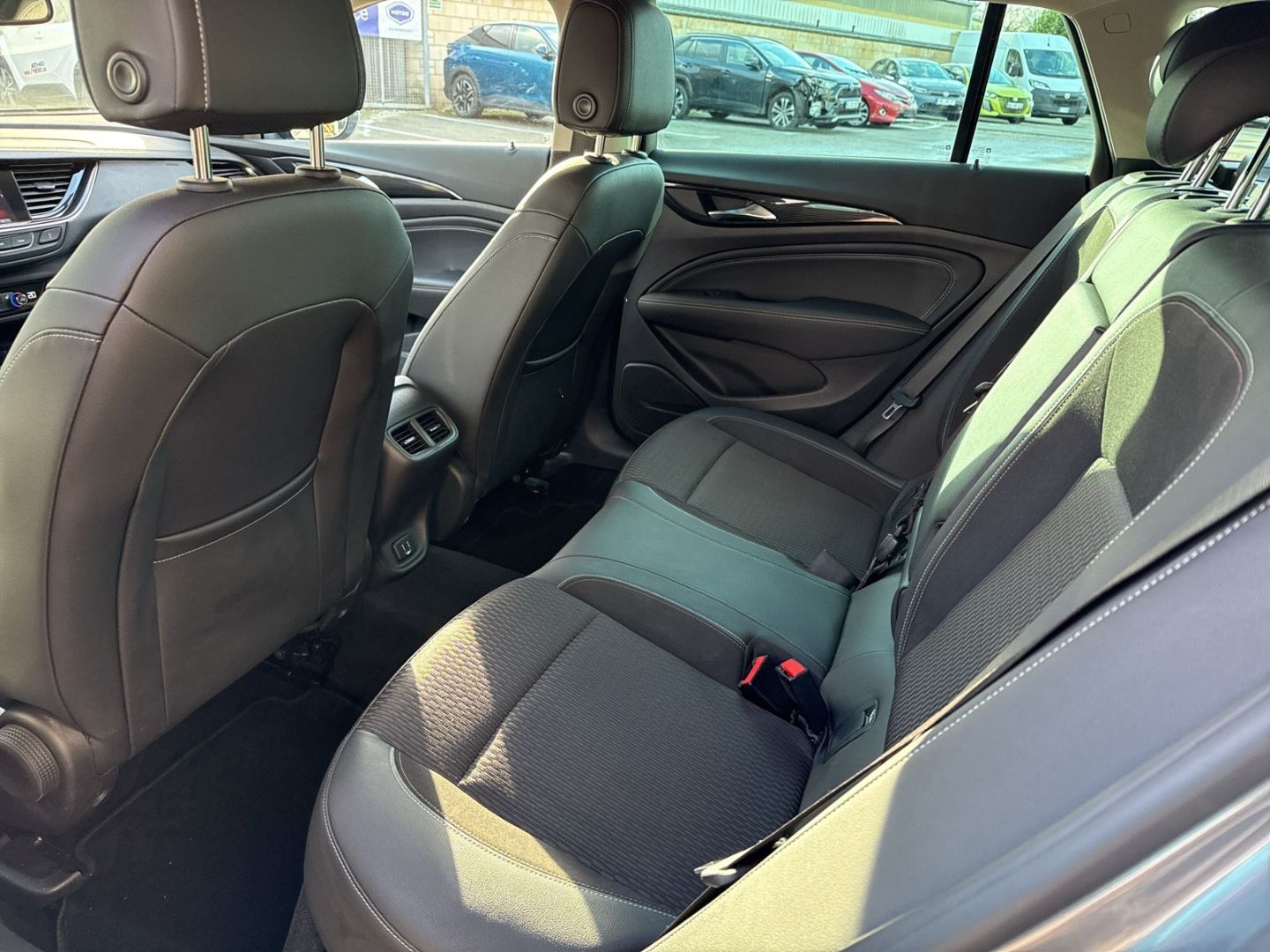 Fahrzeugabbildung Opel Insignia B INNOVATION INSIGNIA 1.5 Sports Tourer