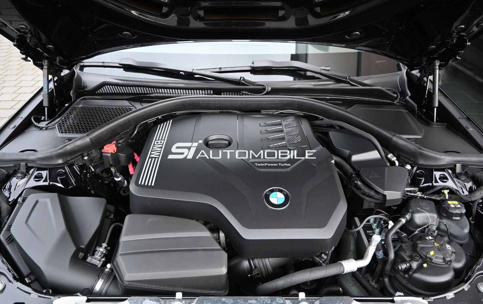 Fahrzeugabbildung BMW 330i Aut. °DR.+PARK.ASSIST°LIVE C.PROF°SPORTSITZ