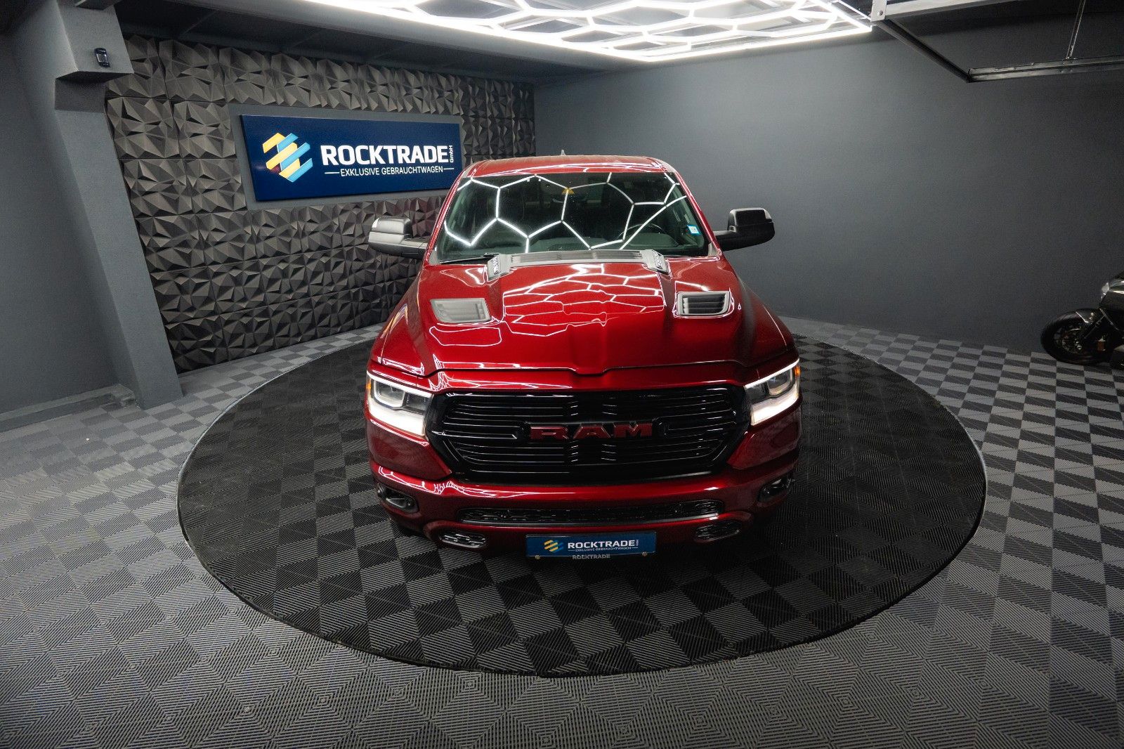 Fahrzeugabbildung Dodge RAM 5.7 V8 HEMI 4x4 NIGHT-Edition LARAMIE Sport