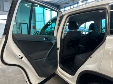 Volkswagen Tiguan Team 4Motion *2. Hand*Klima*SHZ*AHK*PDC*