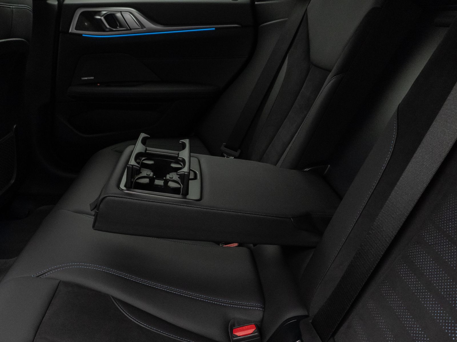 Fahrzeugabbildung BMW i4 eD40 Gran Coupé M Sport Kamera HUD DAB H/K