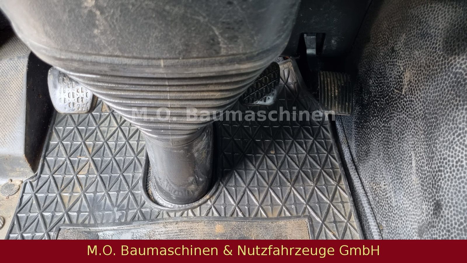 Fahrzeugabbildung Mercedes-Benz Actros 3241 / Betonmischer / Aufbau Stetter /9m³