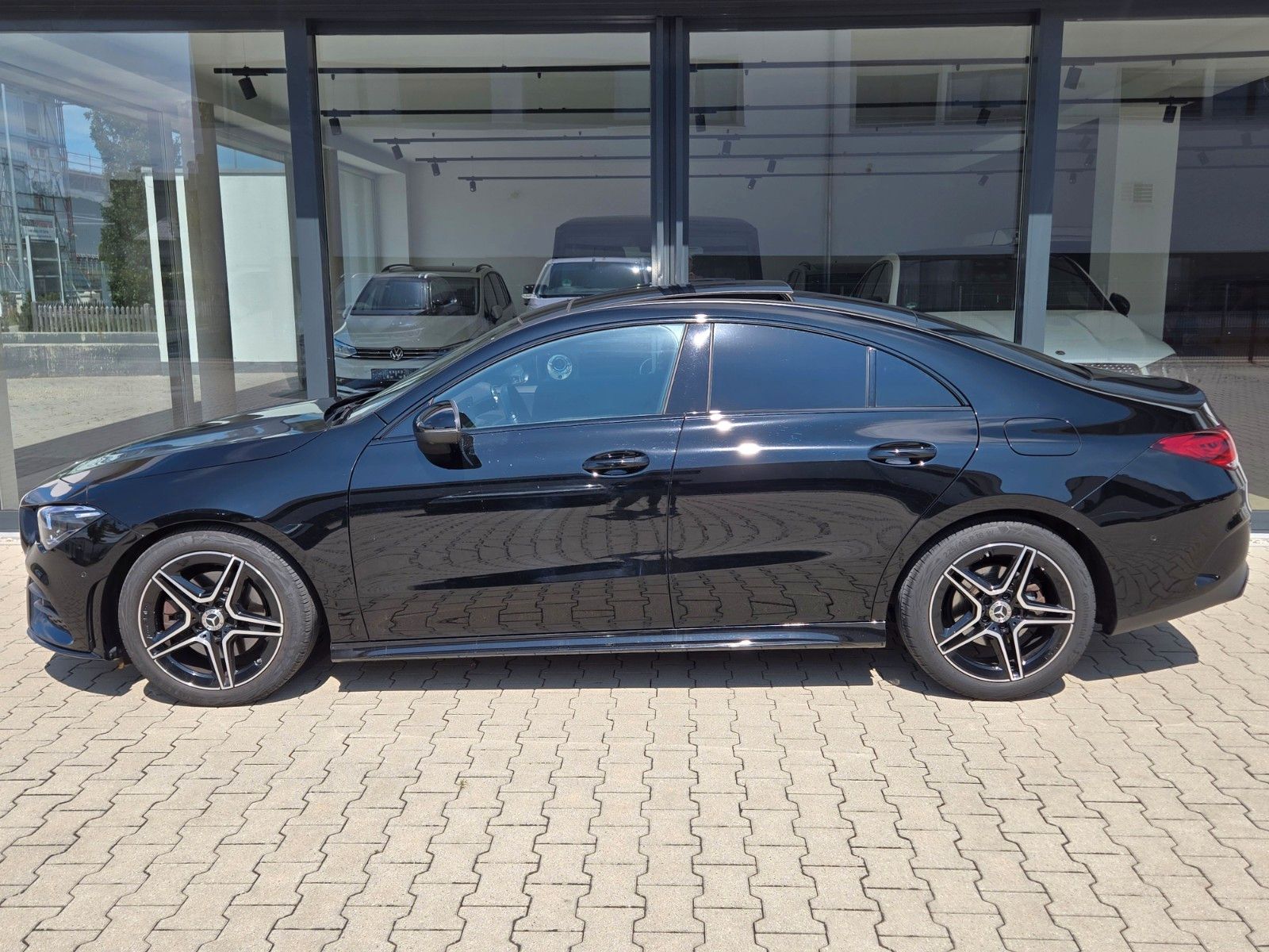 Mercedes-Benz CLA 220d Coupe AMG Line Panorama Night MBUX 360° foto 5