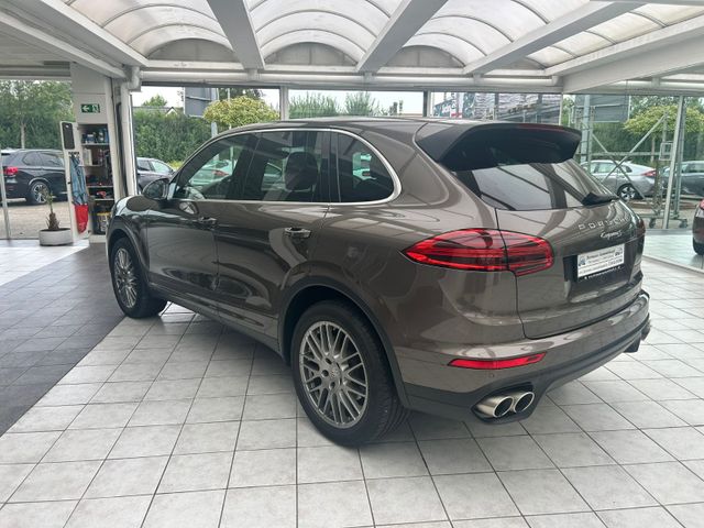 Porsche Cayenne S Neuwertig