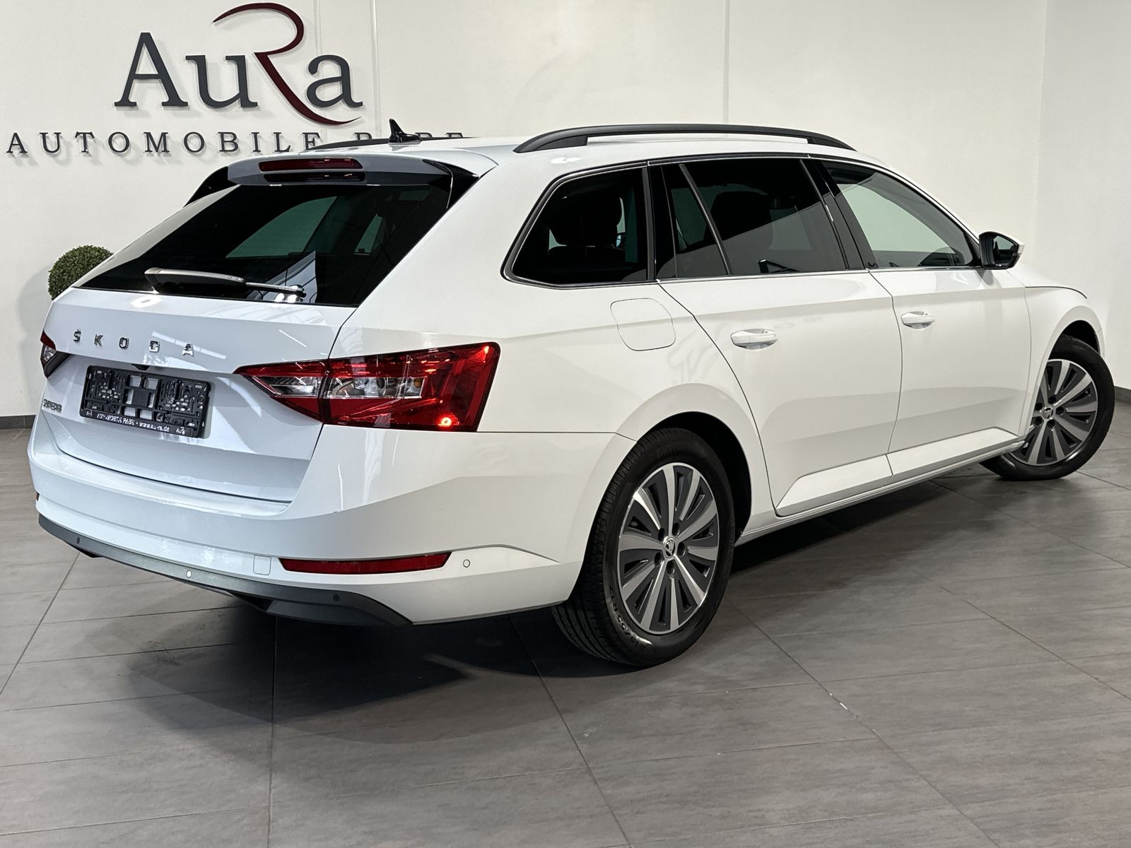 Fahrzeugabbildung SKODA Superb Combi 2.0 TDI DSG Ambition NAV+LED+AHK+VC