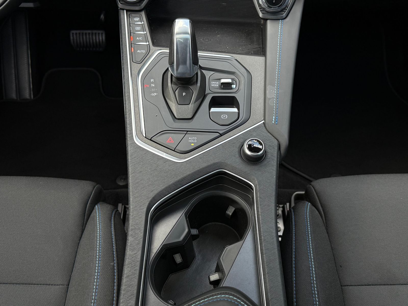 Fahrzeugabbildung Lynk&Co 01 1.5 T Aut PHEV PANO+LED+NAVI+ACC+MEMO+SHZ+360