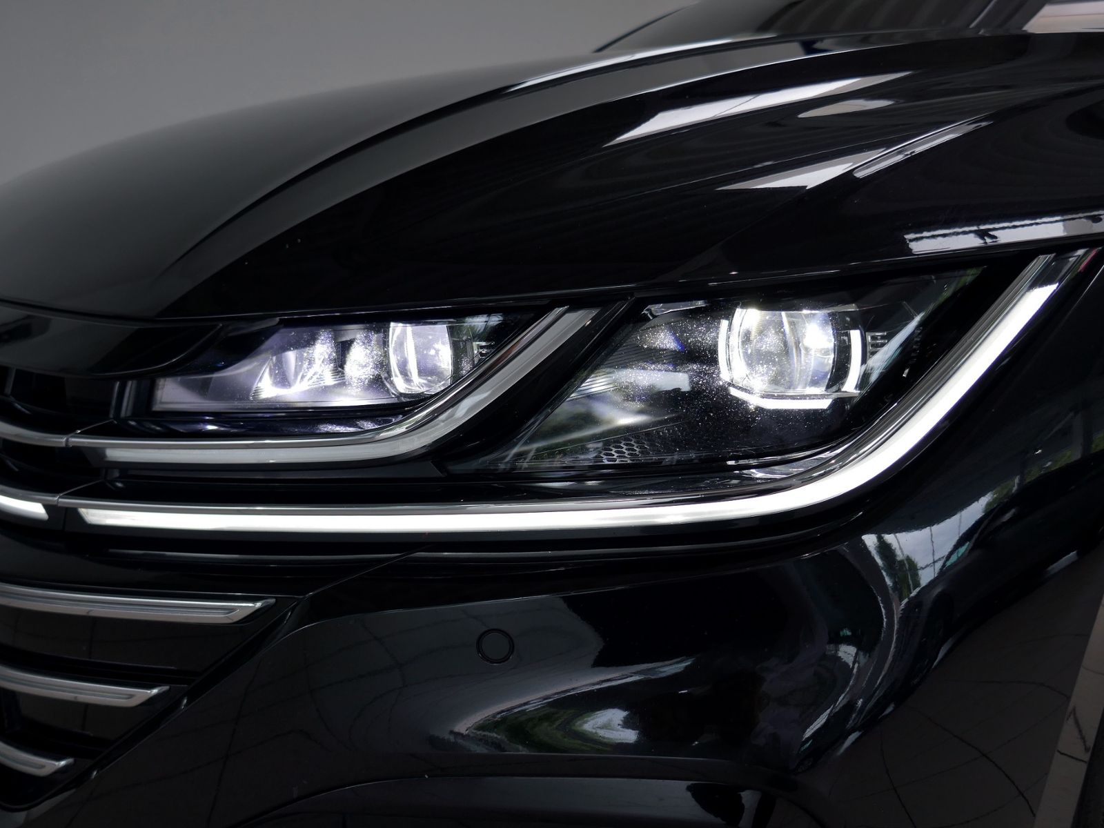 Fahrzeugabbildung Volkswagen Arteon SB R-Line 2.0 TDI DSG | LED RFK ACC