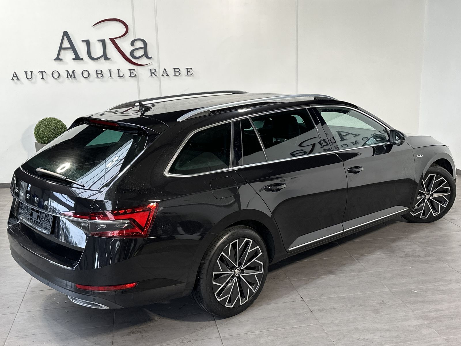 Fahrzeugabbildung SKODA Superb Combi 2.0 TDI DSG L&K NAV+LED+KAM+ACC+VC
