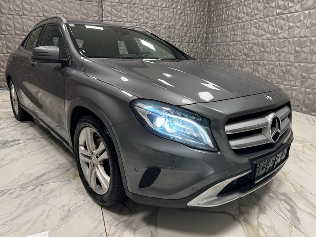 Mercedes-Benz GLA 220 CDI  d 4Matic*Teilleder/Xenon/Navi*