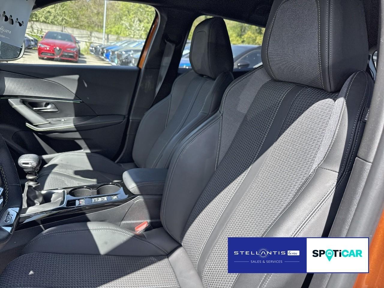 Peugeot 2008 1.2 PureTech 130 GT 1.2 PureTech 130 GT (EU