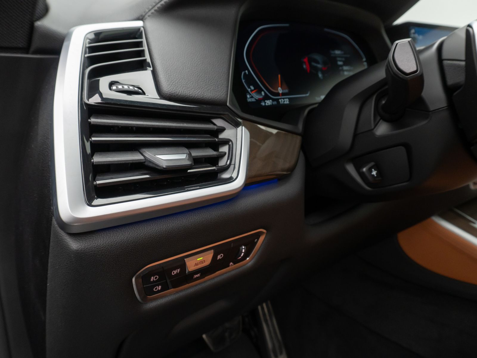 Fahrzeugabbildung BMW X5 xD30d M Sport B&W HUD DAB Panorama 22Zoll