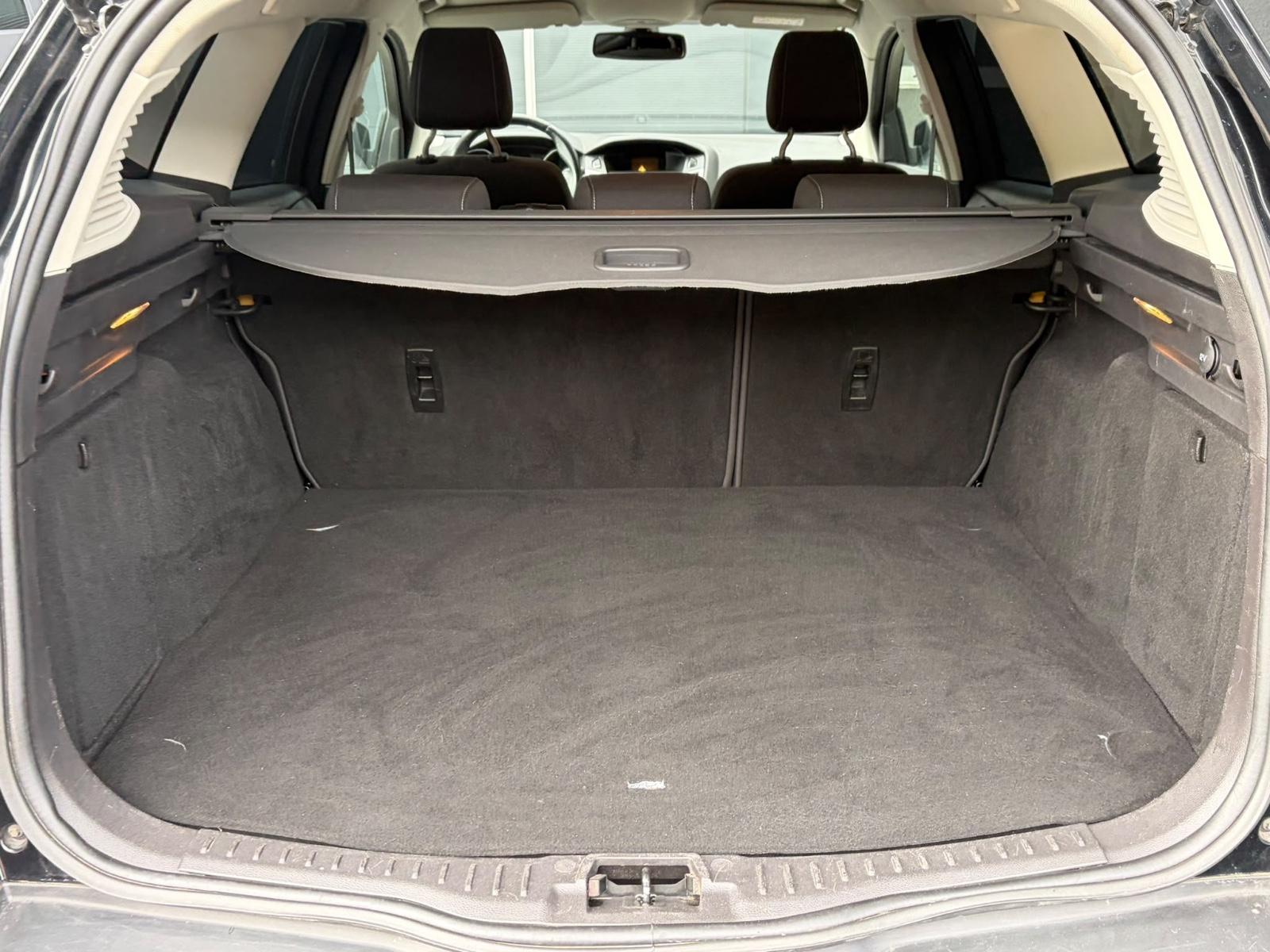 Ford Focus 2014 — photo 11