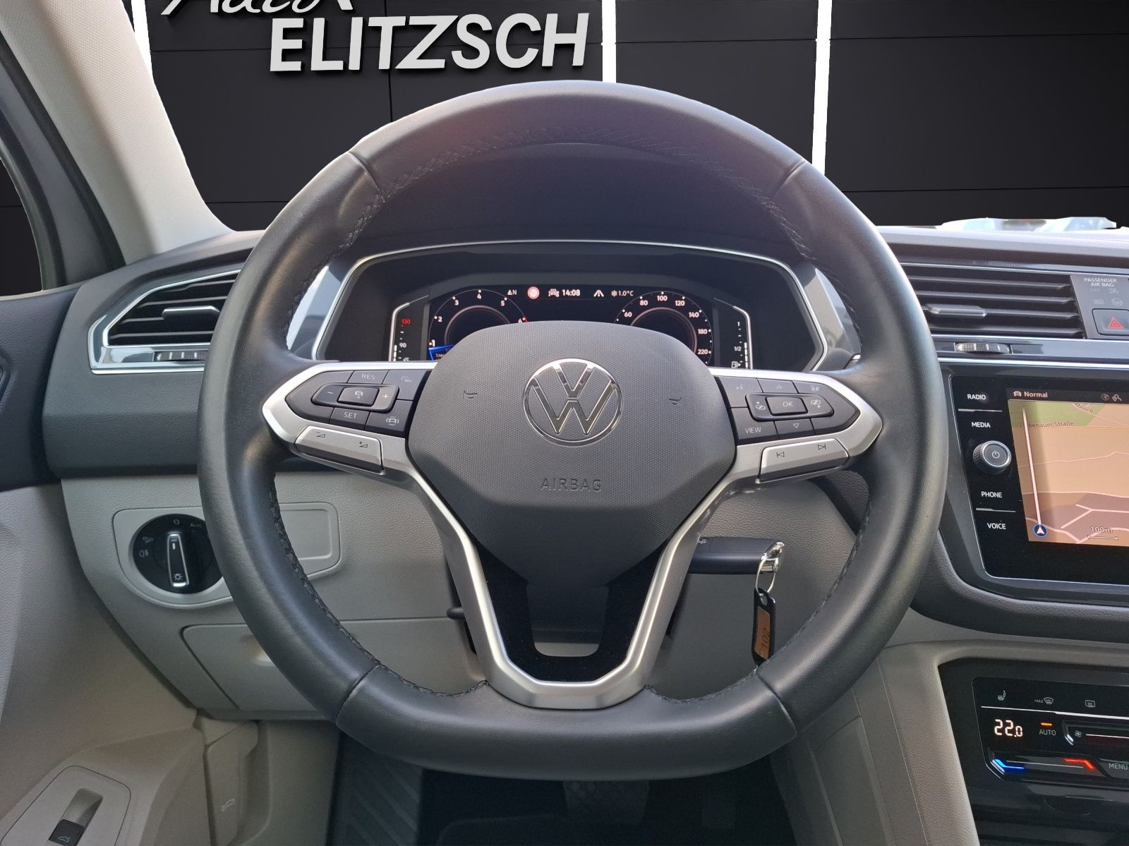 Fahrzeugabbildung Volkswagen Tiguan TSI Elegance DSG 4M Matrix Navi AID ACC R