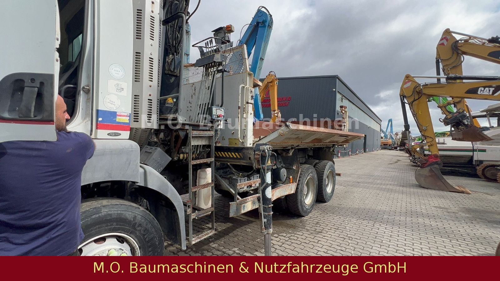 Fahrzeugabbildung Renault Kerax 320  dci/ AC / 6x4 / Hiab Kran / Bordmatik