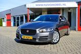 Jaguar XE 2.0 Prestige Pro Edition Aut. Navi|Clima|Lane - Jaguar XE Prestige mit Benzin-Antrieb