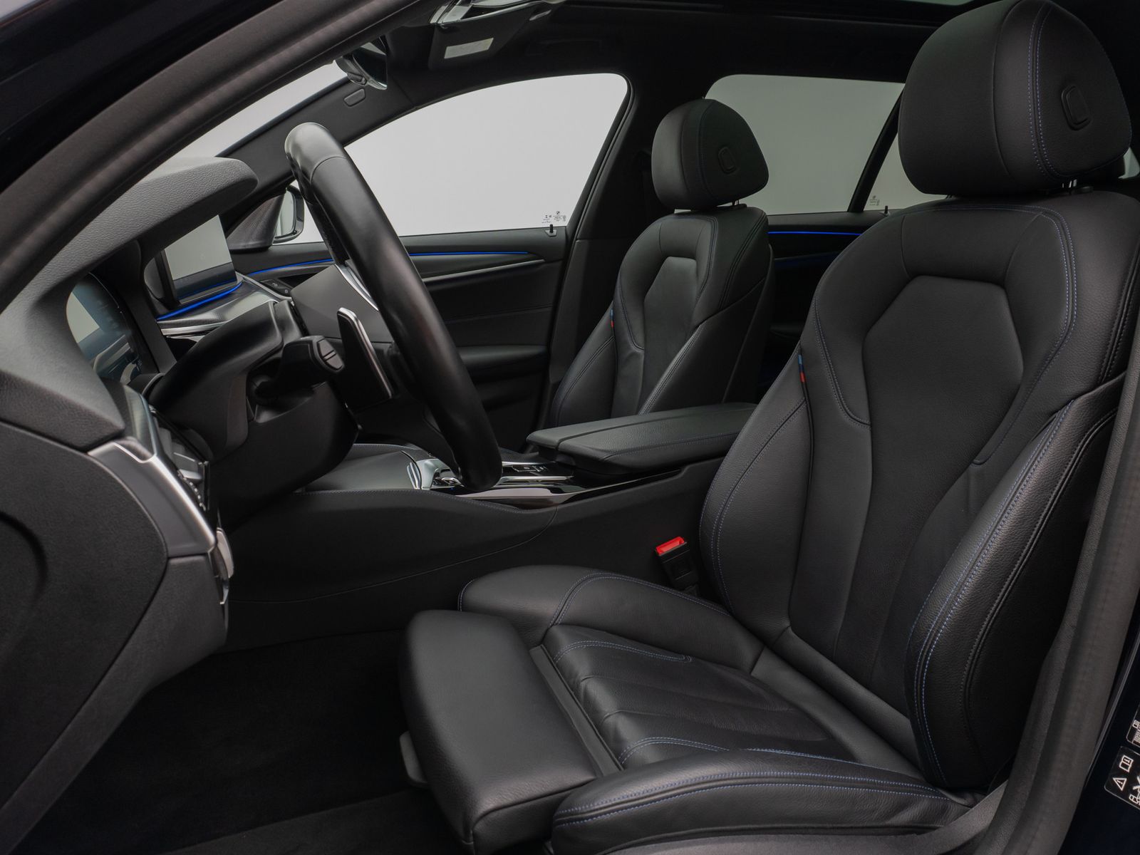Fahrzeugabbildung BMW 540d xD M Sport Panorama DAB B&W Fernlichtassist