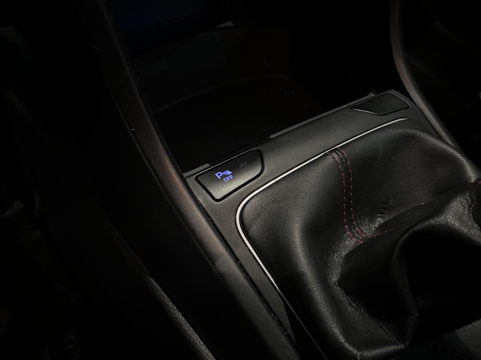 Hyundai i30 Turbo *1. HAND, NAVI, RFK, SCHECKHEFT*