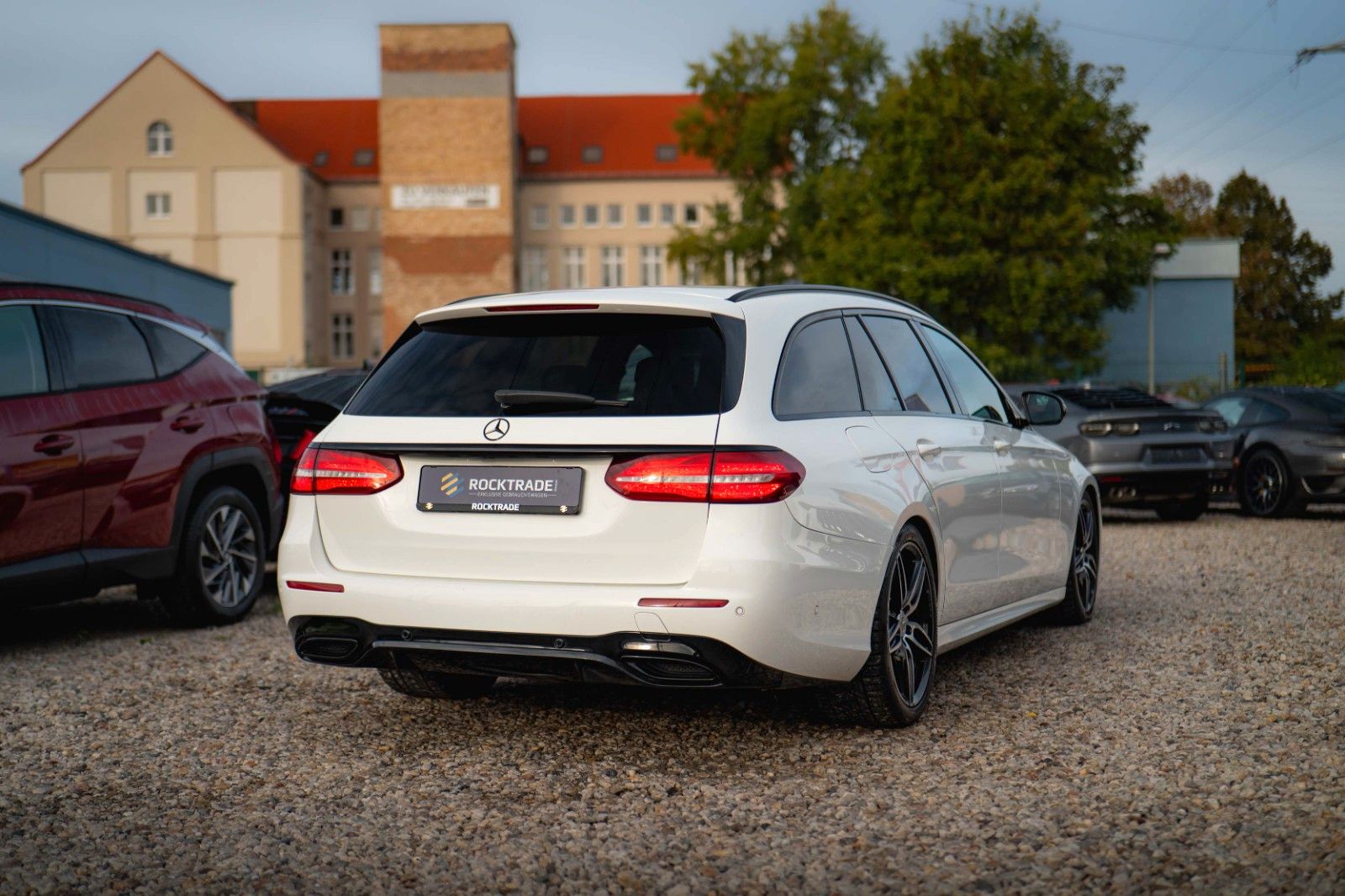 Fahrzeugabbildung Mercedes-Benz E 220d AMG Night-Paket | ACC | LED | Widescreen