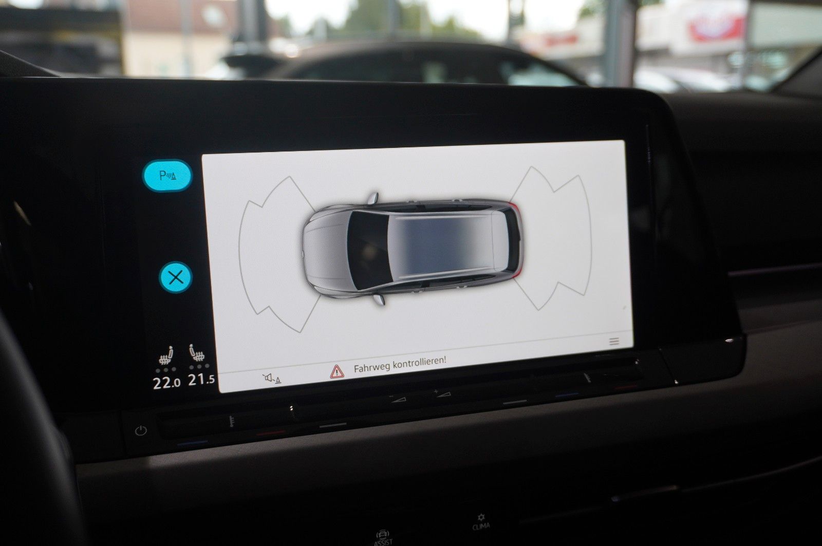Fahrzeugabbildung Volkswagen Golf VIII Variant 1.5 TSI LIFE NAVI/LED/SHZ/VIRT