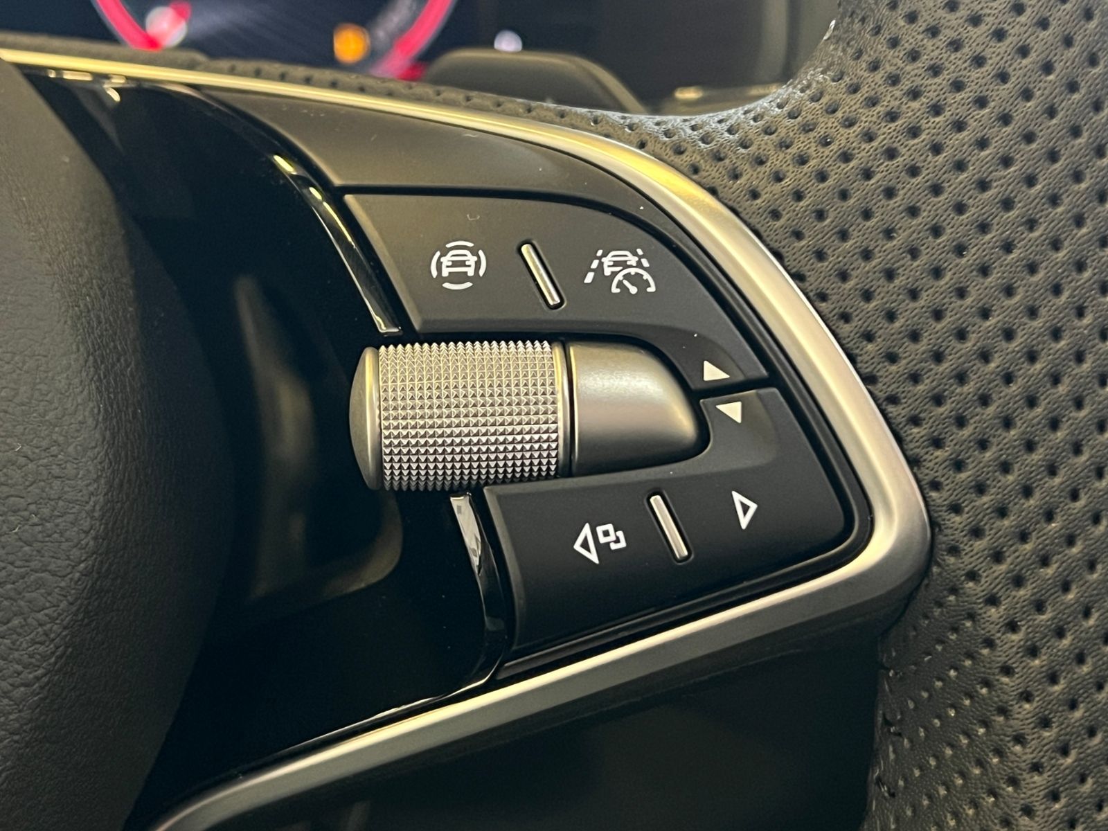 Fahrzeugabbildung SKODA Karoq Sportline 2.0 TDI DSG 4x4 *AHK,Canton-Soun