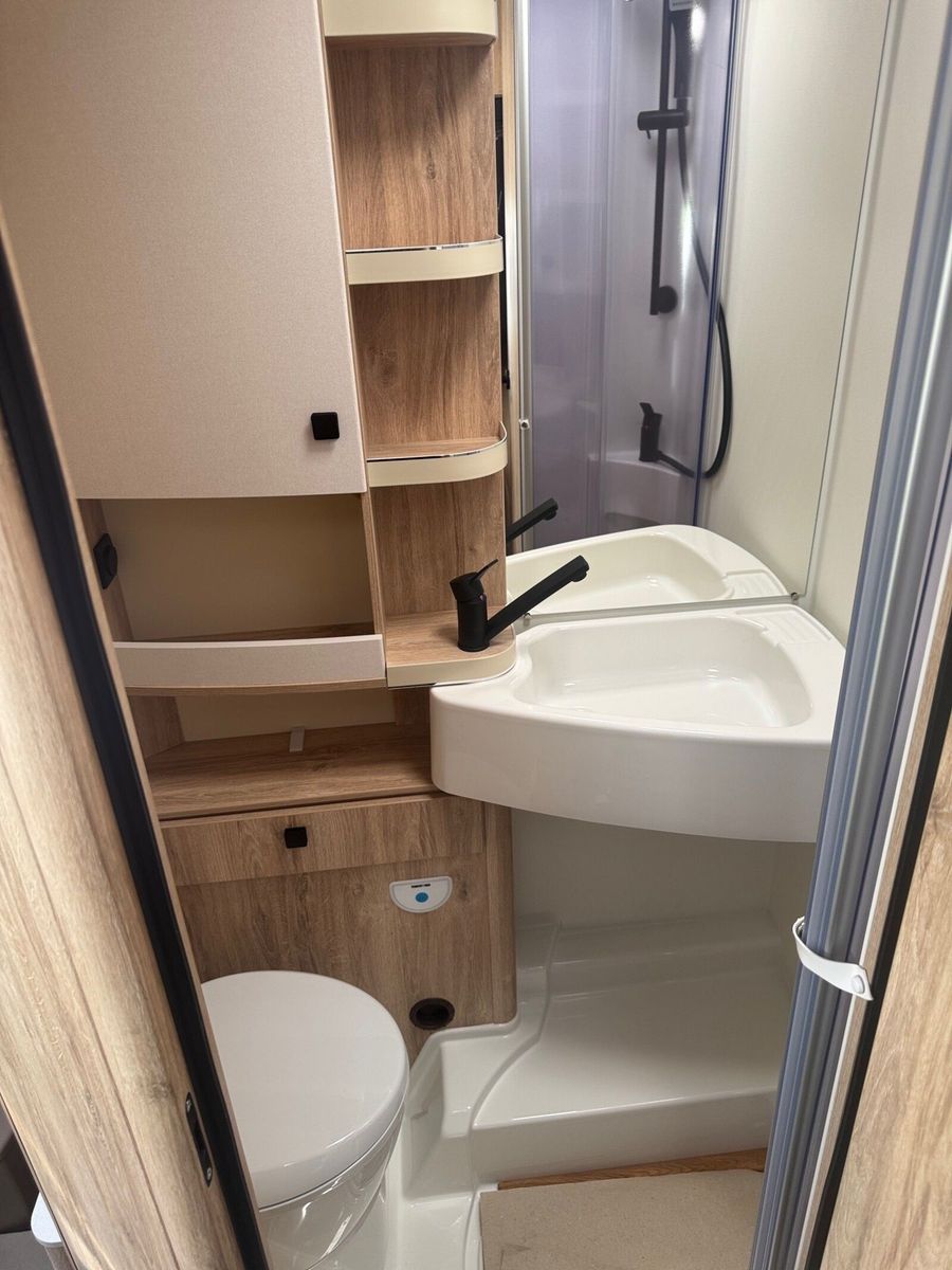 Fahrzeugabbildung Eura Mobil Profila T PT 695 EB Automatik, Mondial Pakete