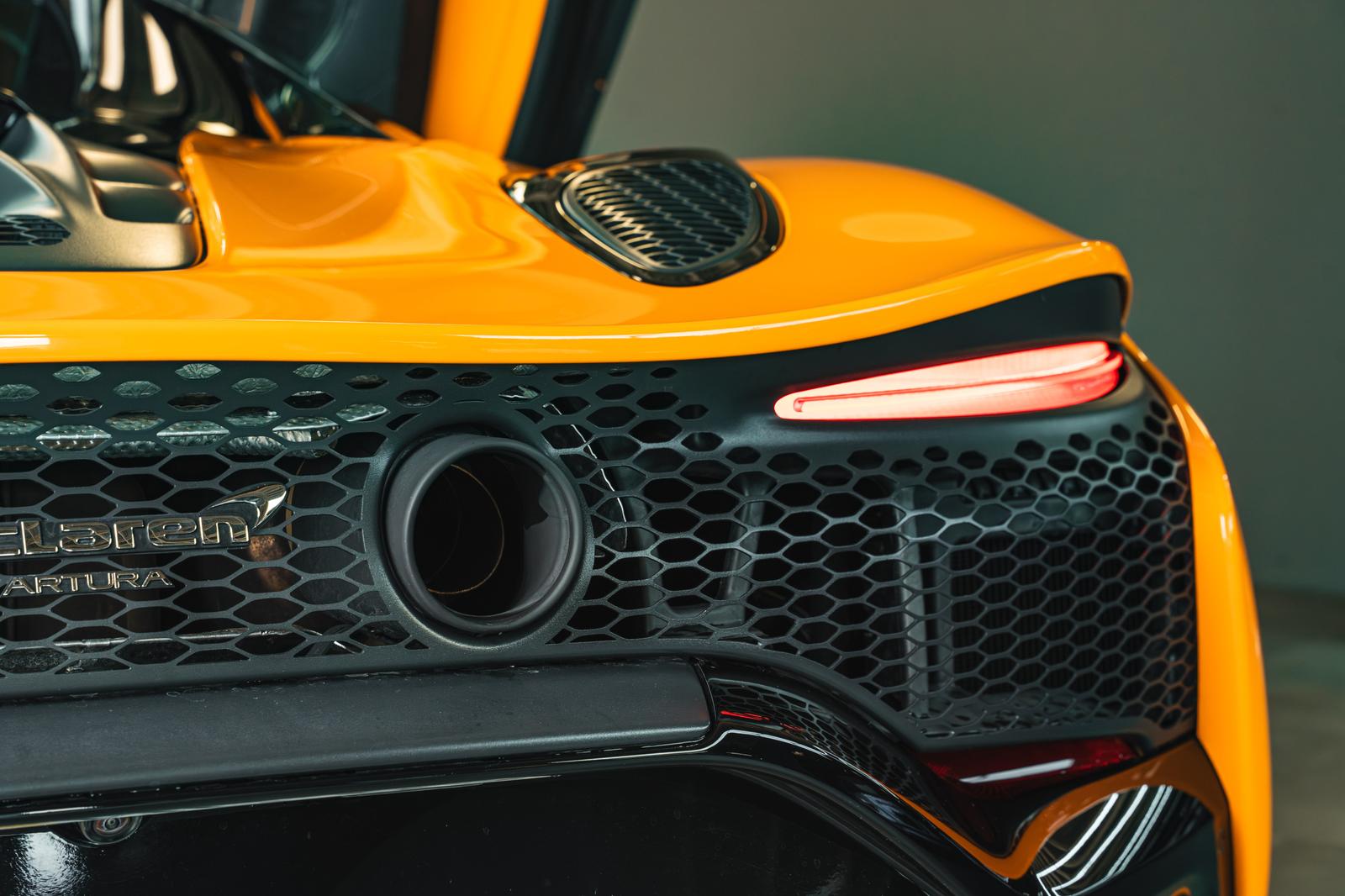 McLaren Artura SPIDER + ALCANTARA + BOWERS & WILKINS
