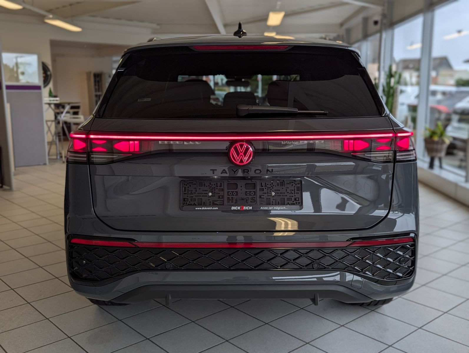 VW Tayron 2.0 R-Line Leder Launch Pano Black AHK 20 - Image 6