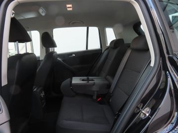 Volkswagen Tiguan - 12