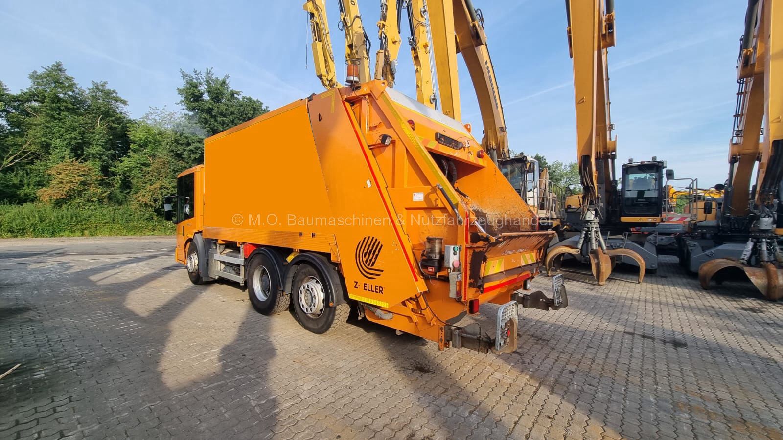 Fahrzeugabbildung Mercedes-Benz 2633 Econic EEV / AC / ZSA / Retarder / 6x2