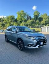 Mitsubishi Outlander PHEV 2.0 Hybrid 4WD - Mitsubishi Outlander in Freiburg