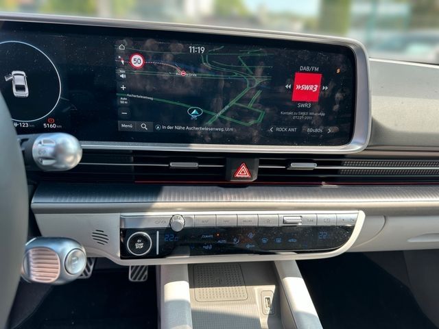 Fahrzeugabbildung Hyundai IONIQ 6 Elektro Allrad HUD StandHZG Panorama Nav