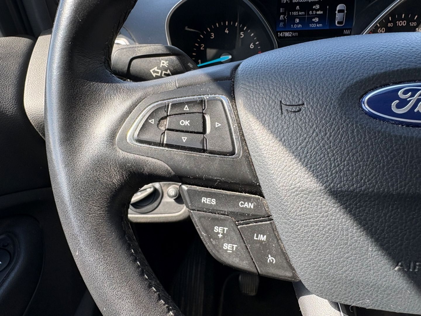 Fahrzeugabbildung Ford Kuga Titanium AHK Beheizbare WSS Allwetter