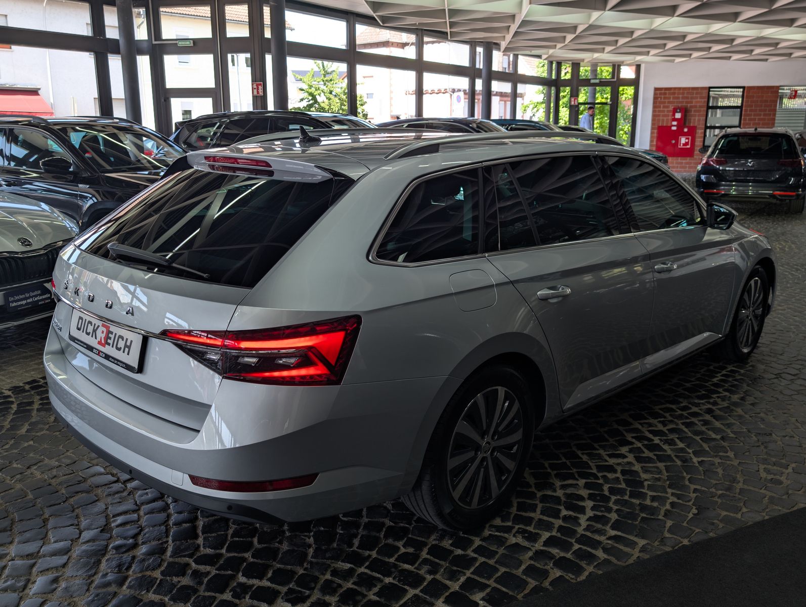 Fahrzeugabbildung SKODA Superb Premium 2.0 TDI PANO LEDER MASSAGE SOUND
