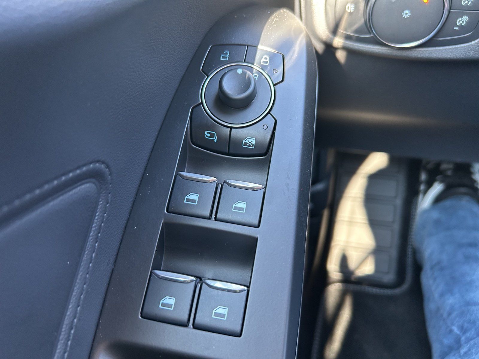 Fahrzeugabbildung Ford Focus Titanium X Winter P. B&O e.Call LM 17Z LED